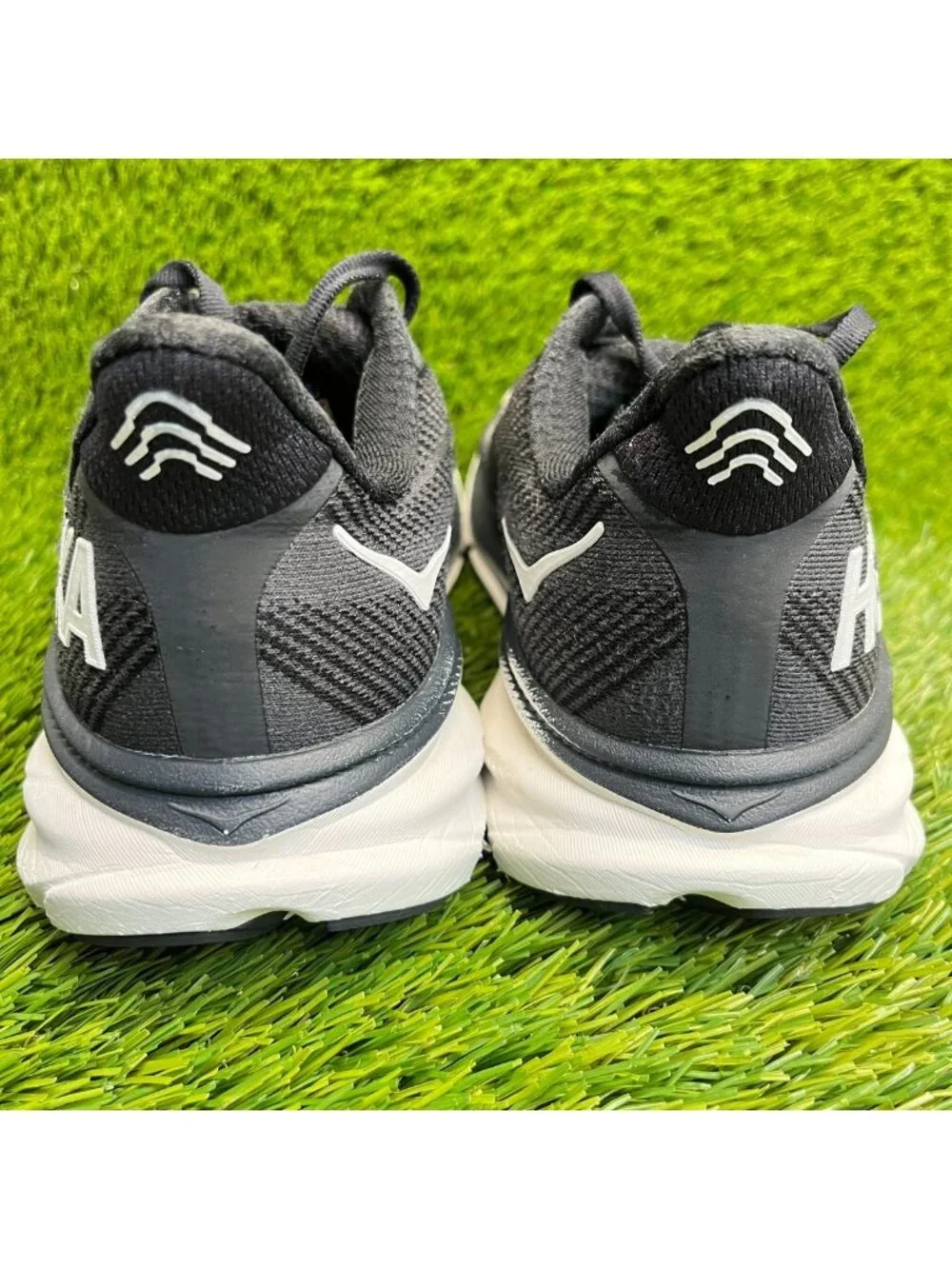 Hoka One One Clifton 9 Womens Size 8 Black White Athletic Running Shoes Sneakers